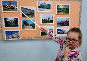 "Мы живем в России!" "Мы живем в России!".