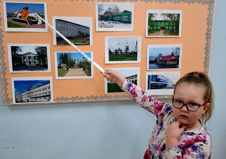 "Мы живем в России!" "Мы живем в России!".