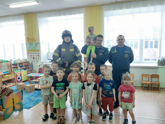 Изучаем правила пожарной безопасности Изучаем правила пожарной безопасности.